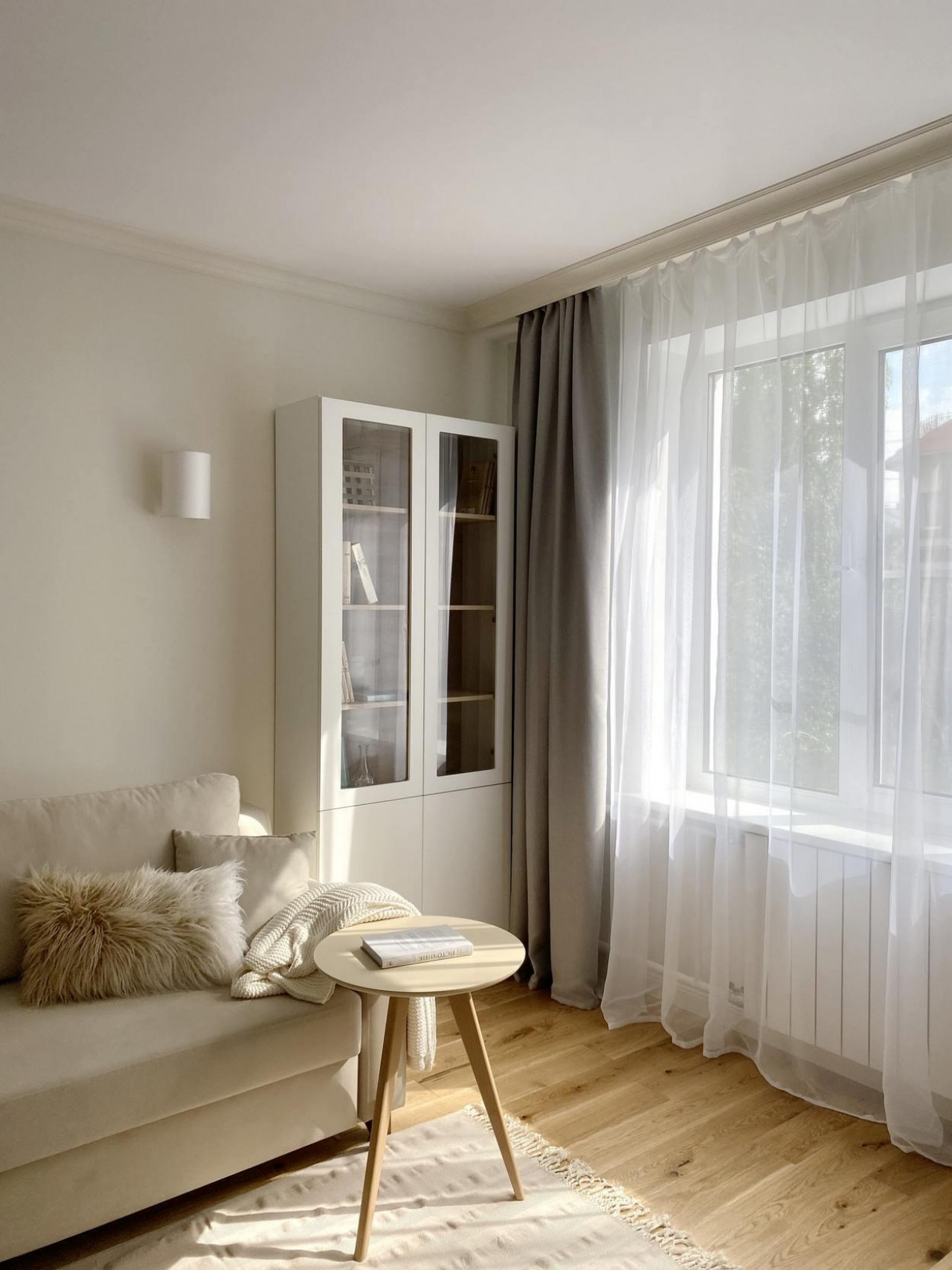 Dom i dizajn - Jednosoban stan uređen za majku: 35 četvornih metara potpuno  odjevenih u bijelo