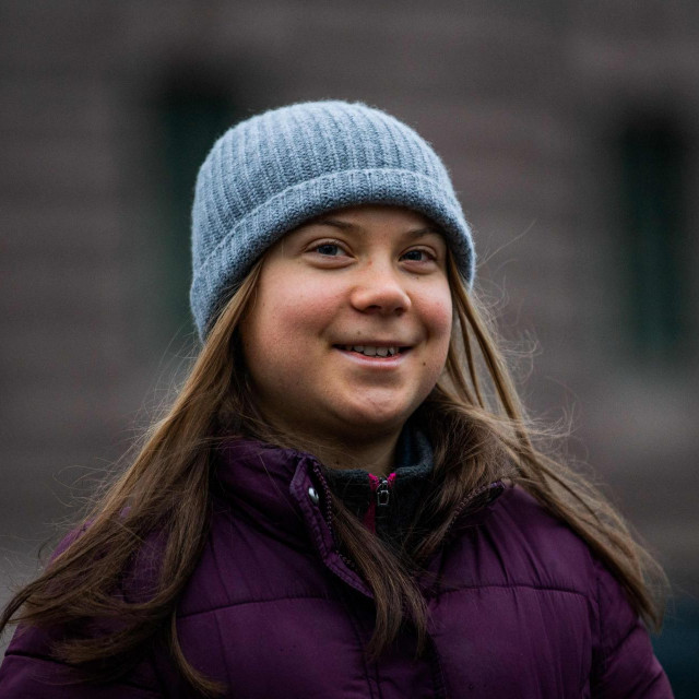 &lt;p&gt;Greta Thunberg ispred švedskog Parlamenta&lt;/p&gt;