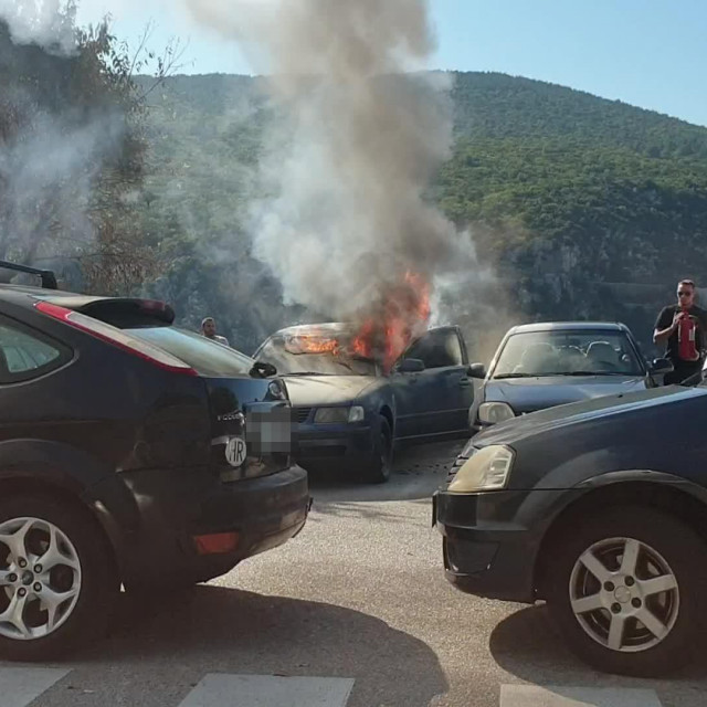 Zapaljeni automobil u Novoj Mokošici