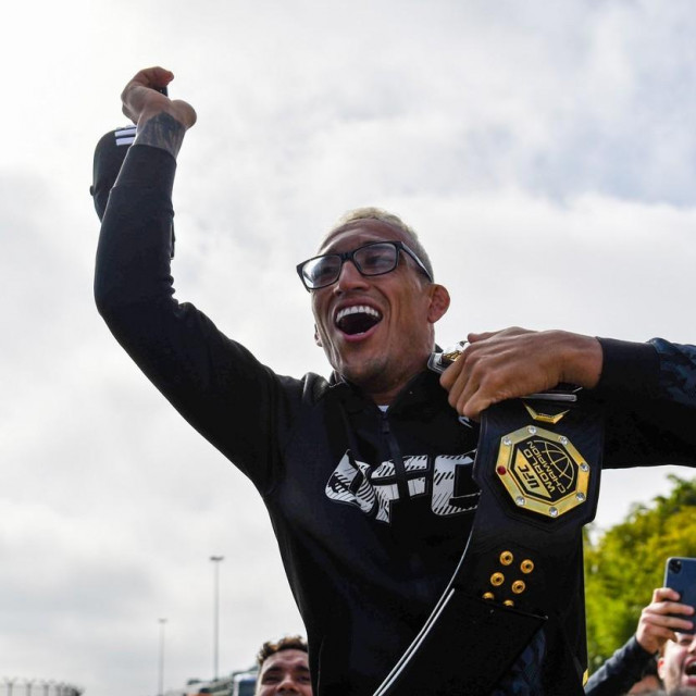 &lt;p&gt;SAO PAULO, BRAZIL - MAY 17: Fans cheer as the MMA fighter Charles Oliveira arrives at Sao Paulo‘s International Airport on May 17, 2021 in Guarulhos, Sao Paulo, Brazil. The Brazilian is the new UFC Lightweight Champion after beating Michael Chandler in the UFC 262.,Image: 611232096, License: Rights-managed, Restrictions: FOR EDITORIAL USE ONLY. Icon Sportswire (A Division of XML Team Solutions) reserves the right to pursue unauthorized users of this image. If you violate our intellectual property you may be liable for: actual damages, loss of income, and profits you derive from the use of this image, and, where appropriate, the costs of collection and/or statutory damages up to $150,000 (USD)., Model Release: no, Credit line: Leandro Bernardes/PxImages/Icon Sportswire/Newscom/Profimedia&lt;/p&gt;
