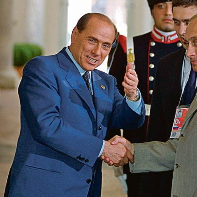 &lt;p&gt;Silvio Berlusconi i Vladimir Putin snimljeni 2001. u Genovi&lt;/p&gt;