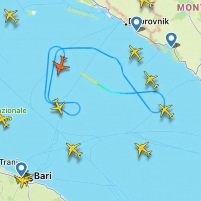 &lt;p&gt;Tri vojna zrakopolova u intenzivnoj patroli iznad Dubrovnika&lt;/p&gt;