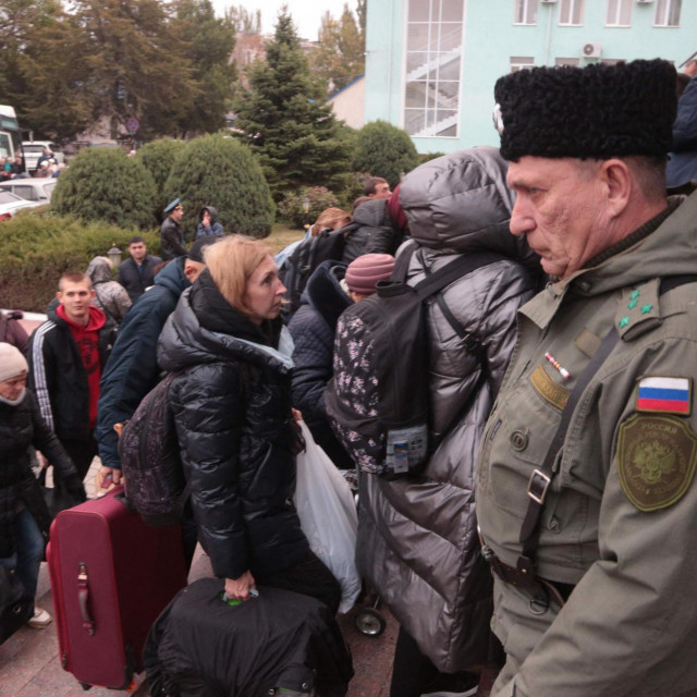 &lt;p&gt;Ljudi evakuirani iz Hersona čekaju na Krimu&lt;/p&gt;