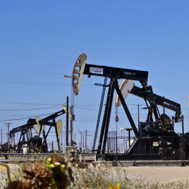 &lt;p&gt;Naftno polje u Kaliforniji&lt;/p&gt;