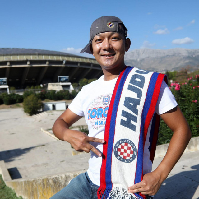 &lt;p&gt;Japanski navijač Hajduka Akihisa Wada čestita Torcidi rođendan&lt;/p&gt;