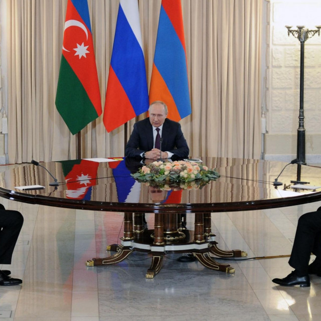 &lt;p&gt;Vladimir Putin, Nikol Pašinjan (desno) i Ilham Alijev&lt;/p&gt;