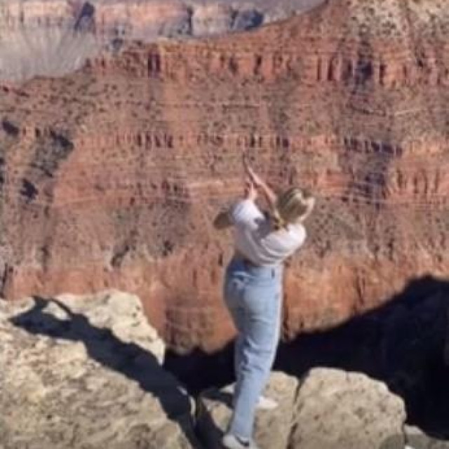 &lt;p&gt;Golf u Grand Canyonu&lt;/p&gt;