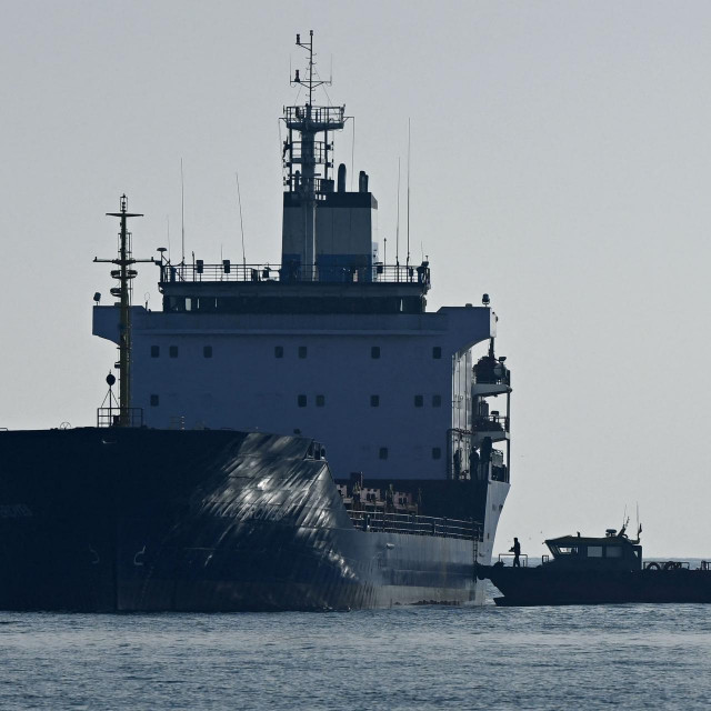 &lt;p&gt;Brod sa žitaricama blizu luke Istanbul&lt;/p&gt;