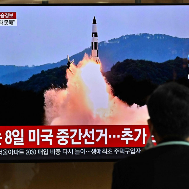 &lt;p&gt;Lansiranje projektila prikazano na tv-u u Južnoj Koreji&lt;/p&gt;