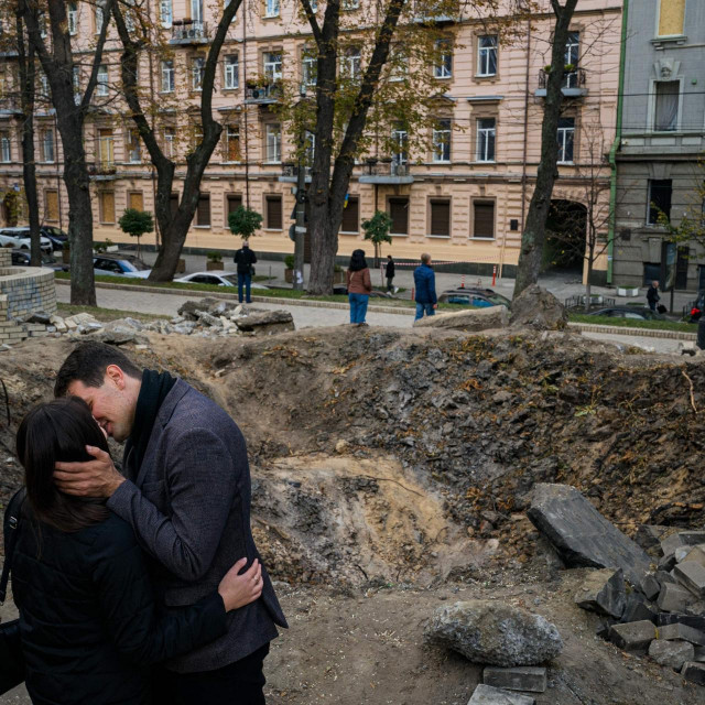 &lt;p&gt;Ljubavni par u Kijevu&lt;/p&gt;