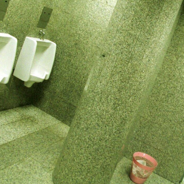 &lt;p&gt;Javni WC u Zagrebu&lt;/p&gt;