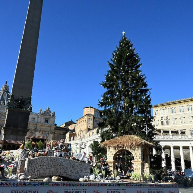 &lt;p&gt;Prošlogodišnje božićno stablo na Trgu Svetog Petra&lt;/p&gt;