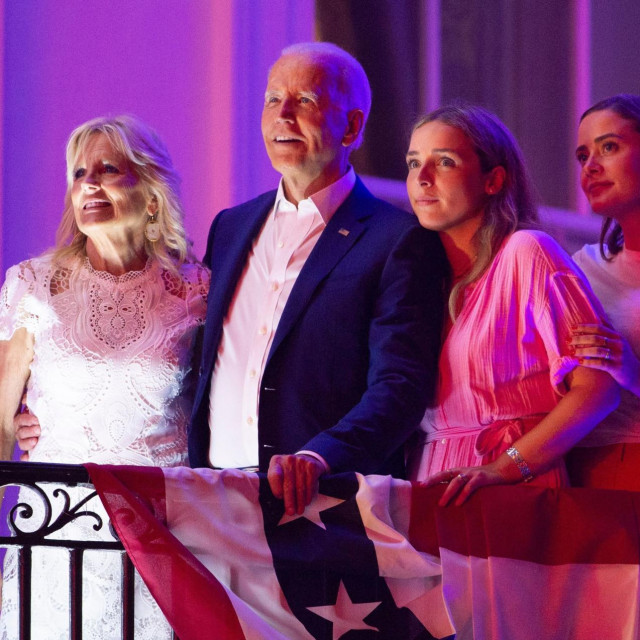 &lt;p&gt;Američki predsjednik i prva dama Joe i Jill Biden s unukama Finnegan i Naomi Biden na proslavi Dana nezavisnosti u Washingtonu 2021.&lt;/p&gt;