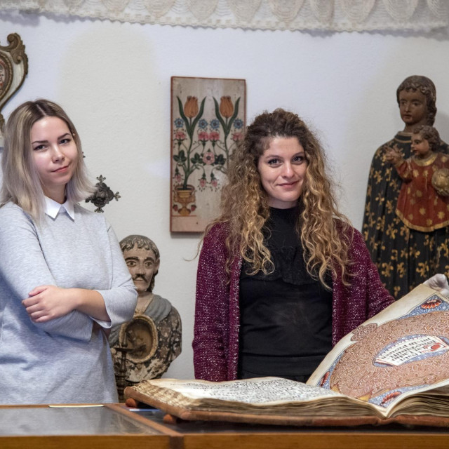 &lt;p&gt;Heidi Vuković i Mia Perković popisuju i restauriraju stare knjige&lt;/p&gt;