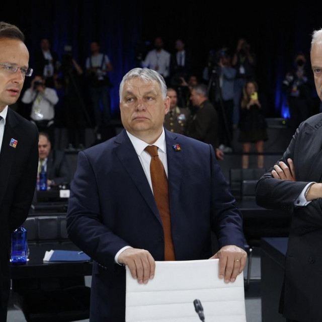 &lt;p&gt;S lijeva: Mađarski šef diplomacije Peter Szijjarto, premijer Viktor Orban i ministar obrane Kristof Szalay-Bobrovniczky/Arhivska fotografija&lt;/p&gt;