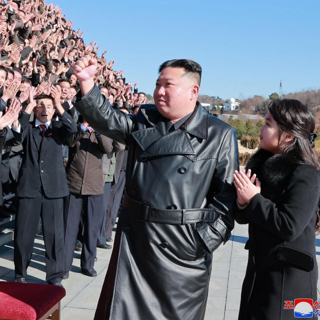 &lt;p&gt;Kim Jong Un i njegova kći&lt;/p&gt;