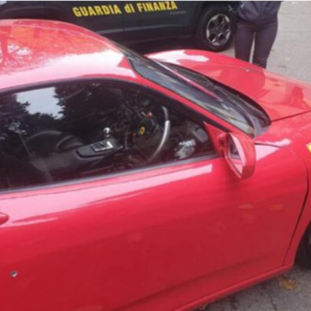 &lt;p&gt;Replika Ferrarija F430&lt;/p&gt;