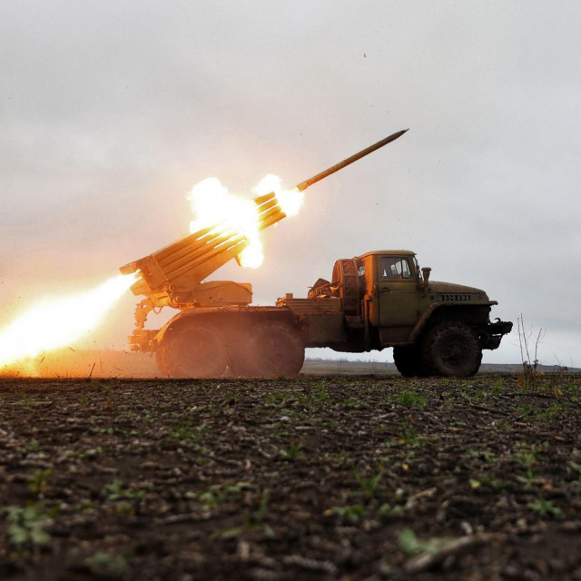 &lt;p&gt;Ukrajinci snažnom artiljerijom odbijaju ruske napade i vraćaju dijelove svog teritorija&lt;/p&gt;