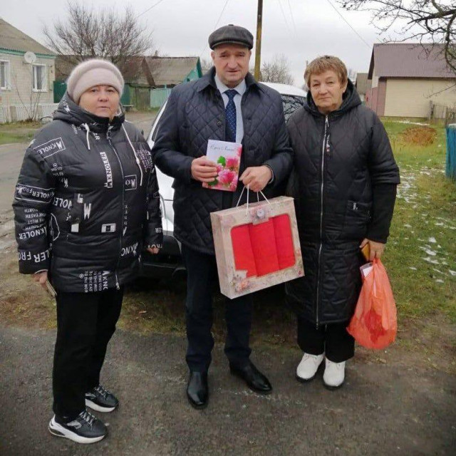&lt;p&gt;Sergej Korostelev s majkama poginulih ruskih vojnika&lt;/p&gt;