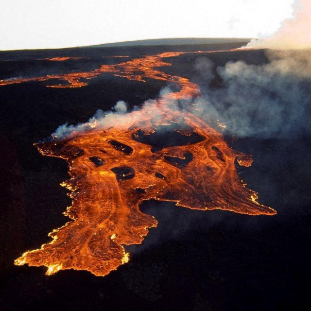 &lt;p&gt;Lava na vrhu kaldere Mauna Loa na Havajima&lt;/p&gt;