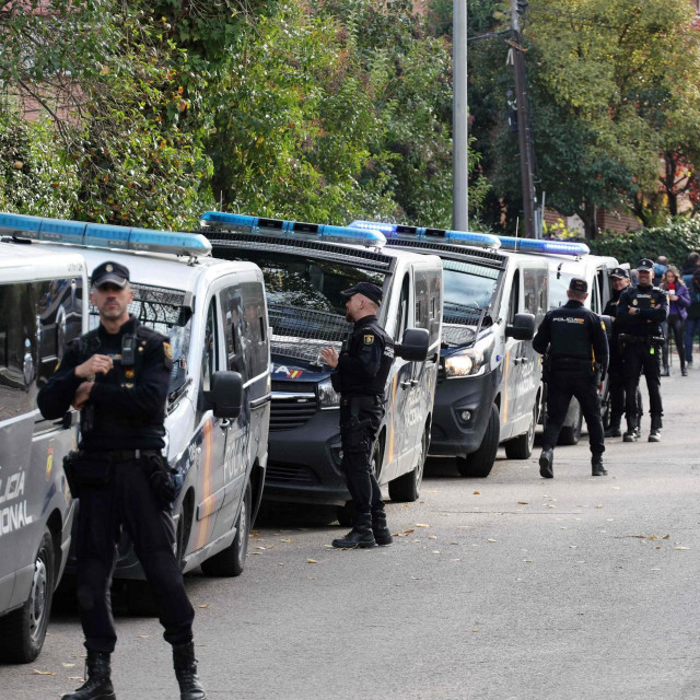 &lt;p&gt;Španjolska policija ispred ukrajinskog veleposlanstva&lt;/p&gt;