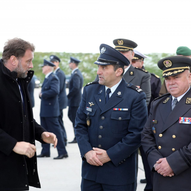 &lt;p&gt;Ministar obrane Mario Banožić i pilot MiG-a 21, pukovnik Zvonimir Milatović&lt;/p&gt;