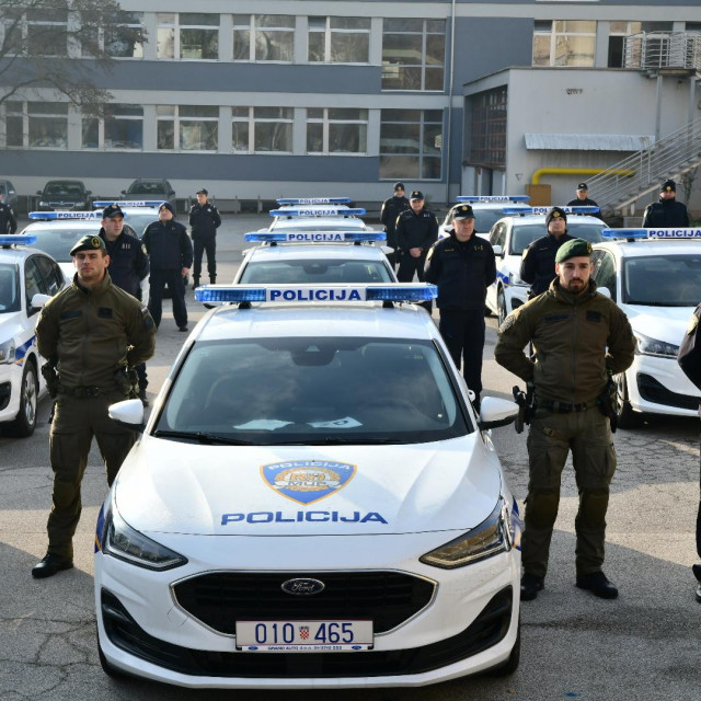 Auto Klub Policija Predstavila Svoje Nove Slu bene Automobile Ford Auto Klub Policija Predstavila Svoje Nove Slu bene Automobile Ford