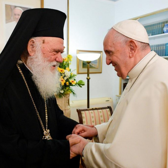 &lt;p&gt;Pravoslavni arhiepiskop Ierónymos II. i papa Franjo&lt;/p&gt;