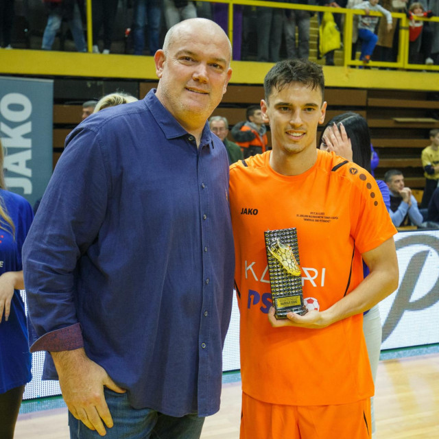 &lt;p&gt;Najbolji igrač turnira Nikola Moro primio je nagradu iz ruku Damira Karamana&lt;/p&gt;