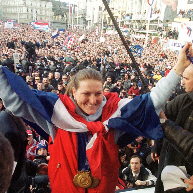 Janica Kostelić prilikom dočeka na Trgu bana Jelačića 2002.