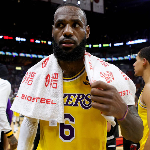 &lt;p&gt;LeBron James nije zadovoljan igrom i rezultatima Lakersa&lt;/p&gt;
