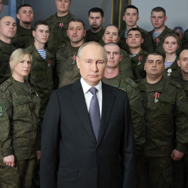 &lt;p&gt;Vladimir Putin s vojnicima&lt;/p&gt;
