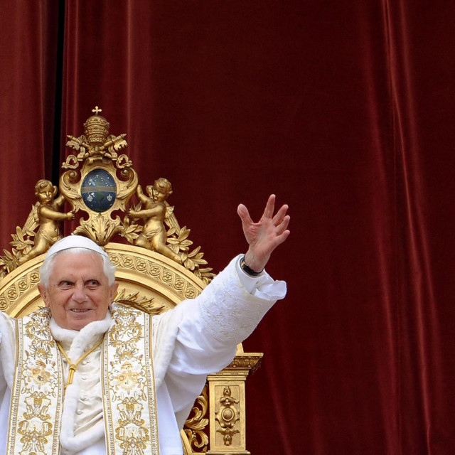 Preminuli papa emeritus Benedikt XVI.