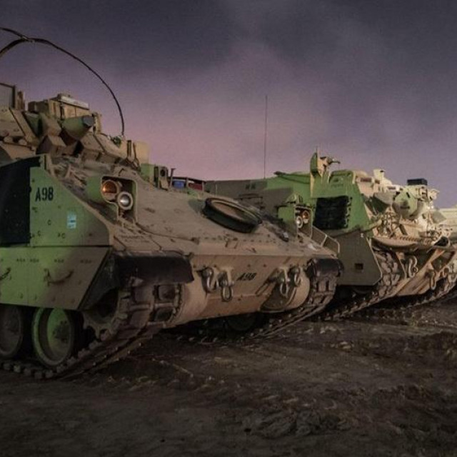 &lt;p&gt;Borbena vozila M2 Bradley i tenkovi M1A1 Abrams&lt;/p&gt;