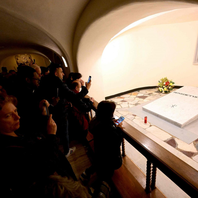 Grobnica pape Benedikta XVI