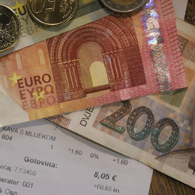 &lt;p&gt;Hrvatska je ove godine ušla u eurozonu i njezin BDP uključen je u BDP zone primjene zajedničke europske valute&lt;/p&gt;