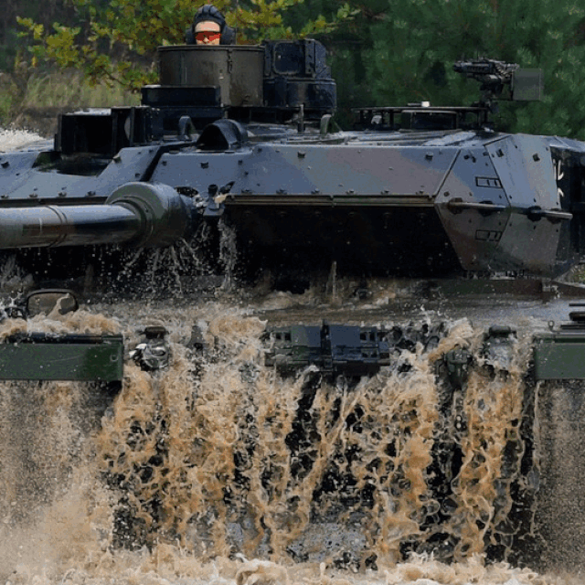 &lt;p&gt;Njemački tenk Leopard 2 A7; oklopno vozilo Bradley M2; britanski tenk Challenger 2; francuski vojnik kraj vozila AMX 10-RC; oklopna vozila Marder&lt;/p&gt;