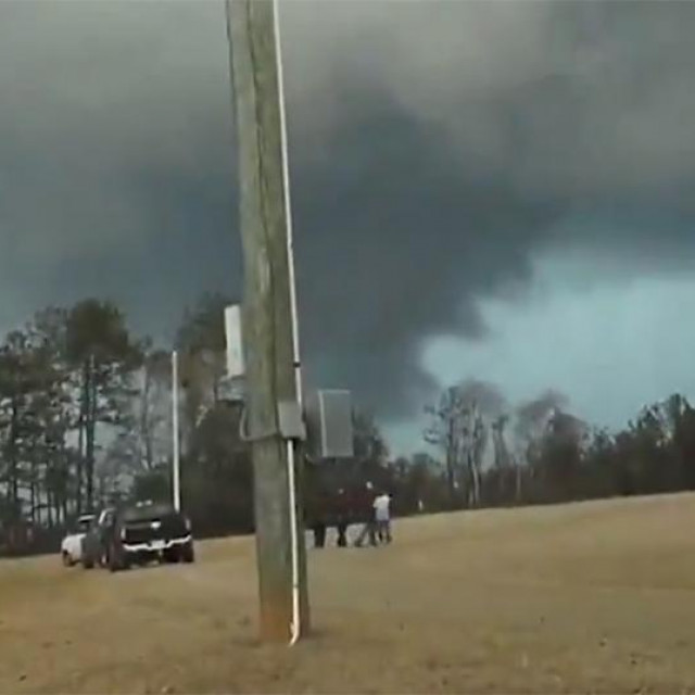 &lt;p&gt;Tornado u Alabami&lt;/p&gt;
