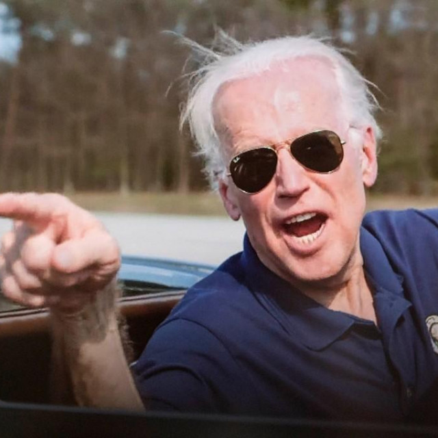 Joe Biden za volanom svoje Corvette koju čuva u garaži gdje su pronađeni tajni dokumenti