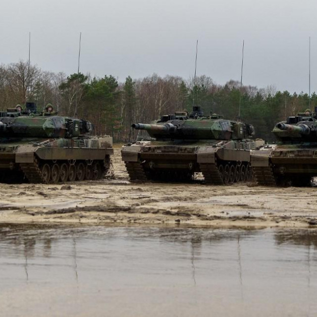 &lt;p&gt;Tenkovi Leopard 2&lt;/p&gt;
