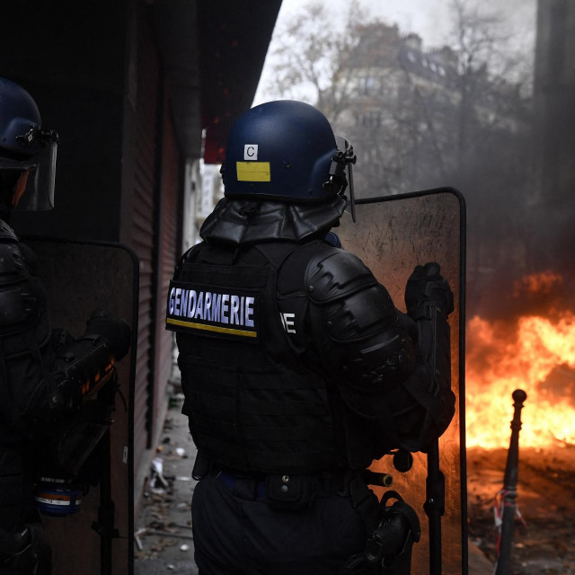 &lt;p&gt;Francuska policija spremna je i za ulične nerede, koji tamo nisu neuobičajeni&lt;/p&gt;