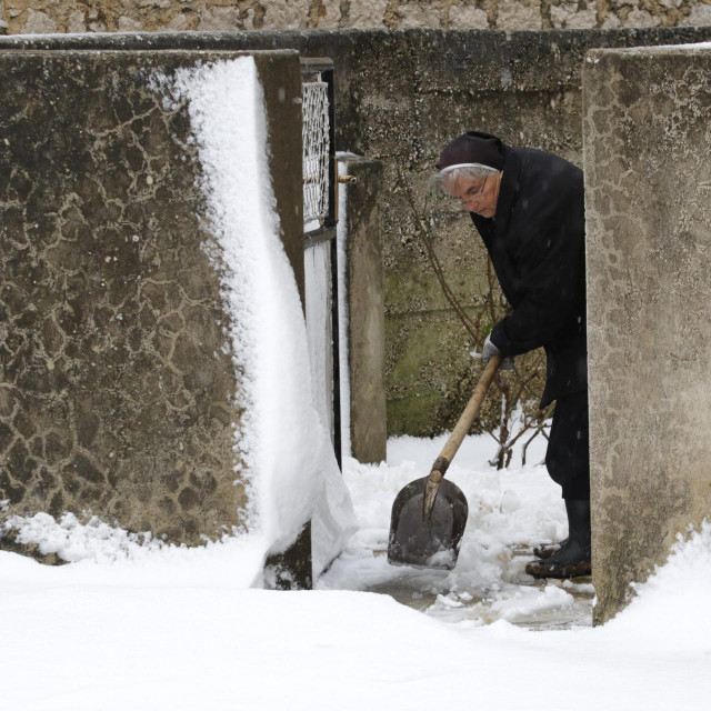 &lt;p&gt;Snijeg u mjestu Šestanovac&lt;/p&gt;