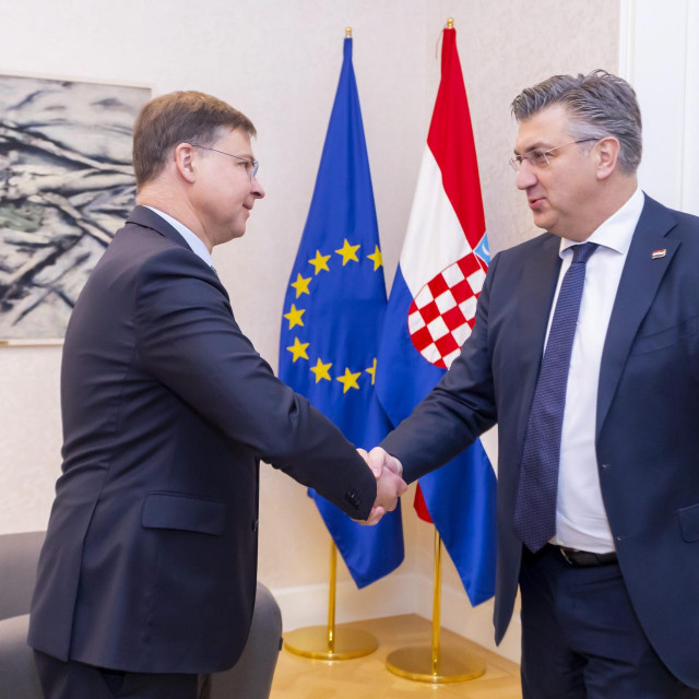 &lt;p&gt;Valdis Dombrovskis i Andrej Plenković&lt;/p&gt;