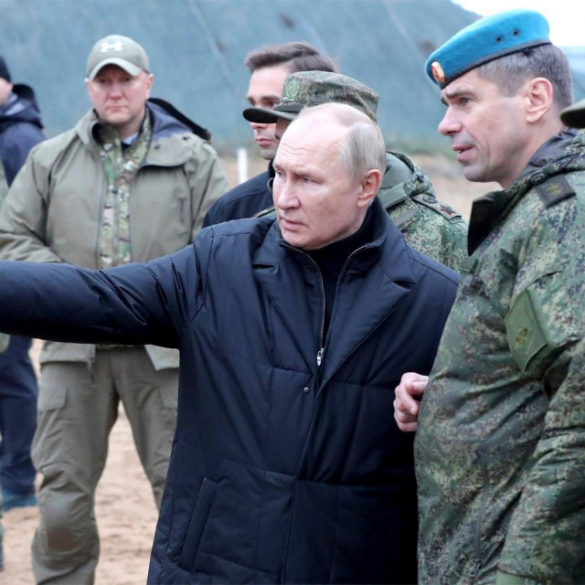 &lt;p&gt;Vladimir Putin s ruskim generalima i časnicima&lt;/p&gt;