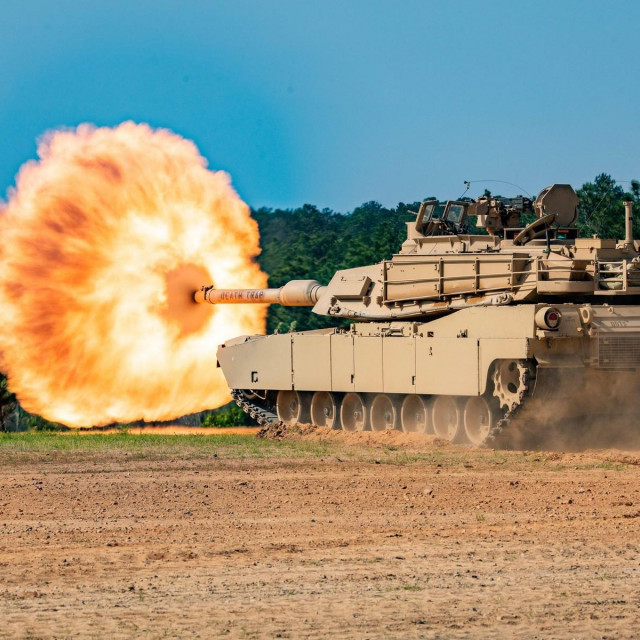 &lt;p&gt;Američki tenk Abrams M1A2&lt;/p&gt;