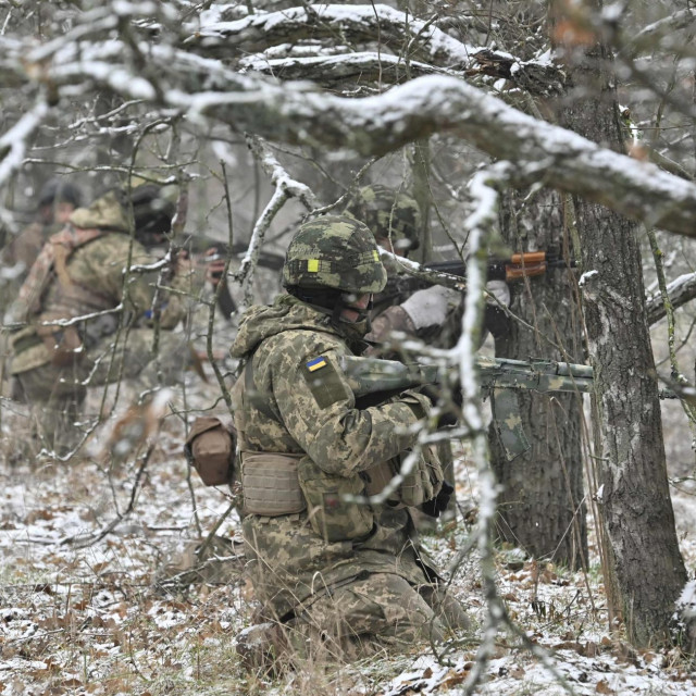 &lt;p&gt;Ukrajinski vojnici izvode vježbe kod Hersona&lt;/p&gt;