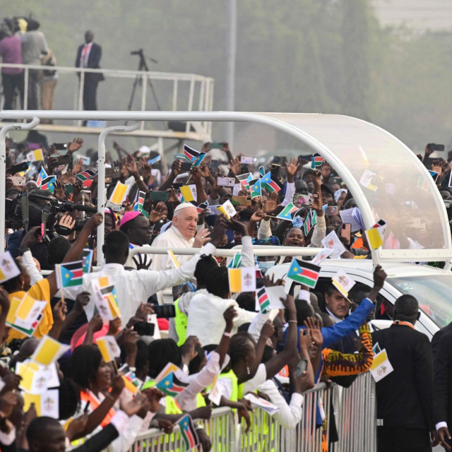 &lt;p&gt;Papa Franjo na području mauzoleja heroja Južnog Sudana Johna Garanga&lt;/p&gt;