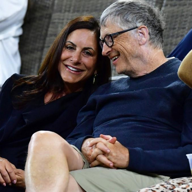 &lt;p&gt;Bill Gates i Paula Hurd&lt;/p&gt;