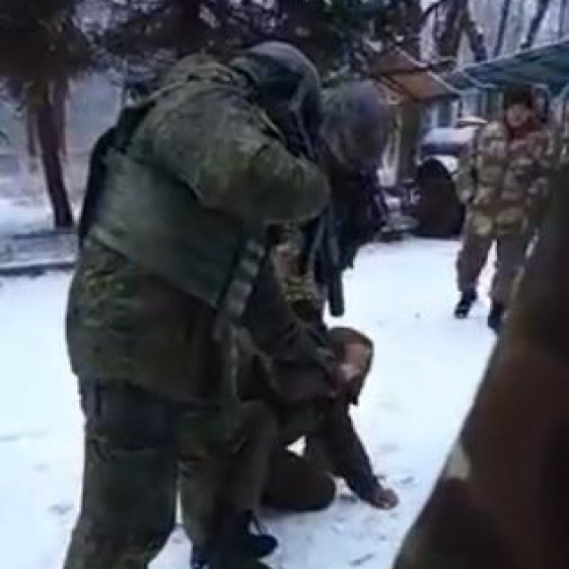 &lt;p&gt;Video snimka navodno prikazuje zlostavljanje ruskih vojnika od pripadnika sigurnosnih snaga tzv. DNR&lt;/p&gt;