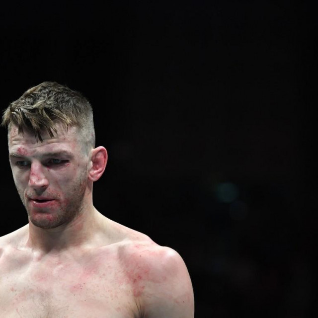 &lt;p&gt;Arnold Allen of England punches Dan Hooker of New Zealand in a featherweight fight during the UFC Fight Night event at O2 Arena on March 19, 2022 in London, England.&lt;br&gt;
UFC Fight Night, Volkov v Aspinall, 02 Arena, London, UK - 19 Mar 2022,Image: 672024765, License: Rights-managed, Restrictions:, Model Release: no, Credit line: -/Shutterstock Editorial/Profimedia&lt;/p&gt;